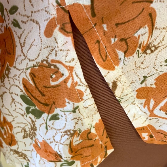 Floral cover up/topper. Sheer. Nice shoulder pleats! - Picture 4 of 5